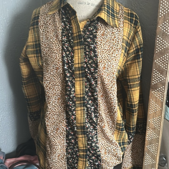 Gimmicks | Mixed Print Button Down - Picture 2 of 9